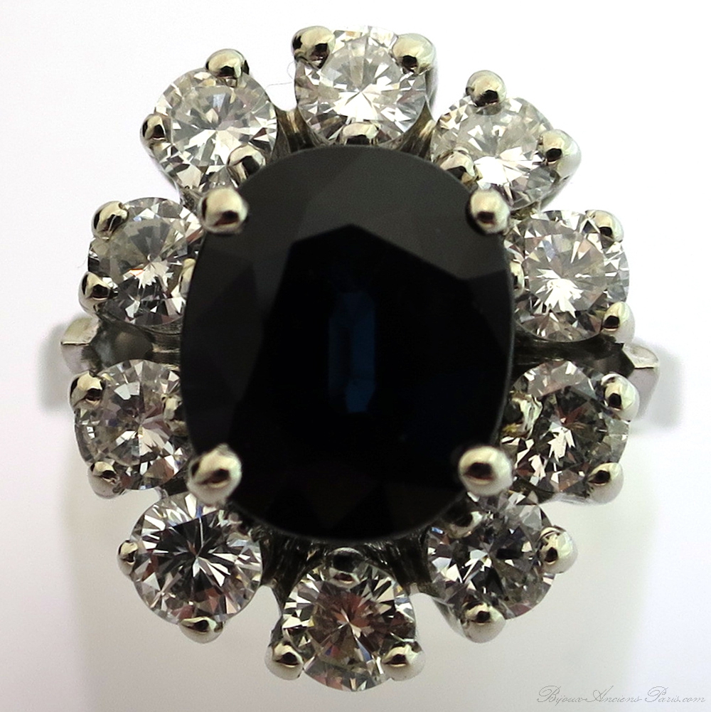 Bague marguerite ovale or blanc saphir entourage diamants 1512
