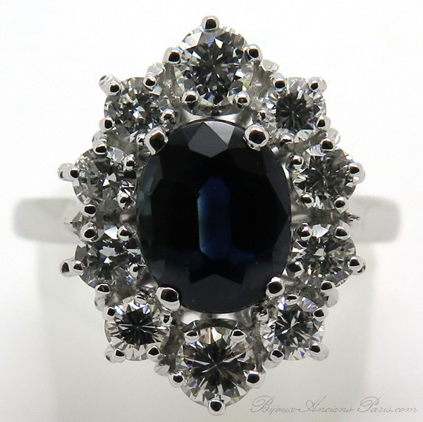 Bague marguerite ovale saphir entourage diamants 1727