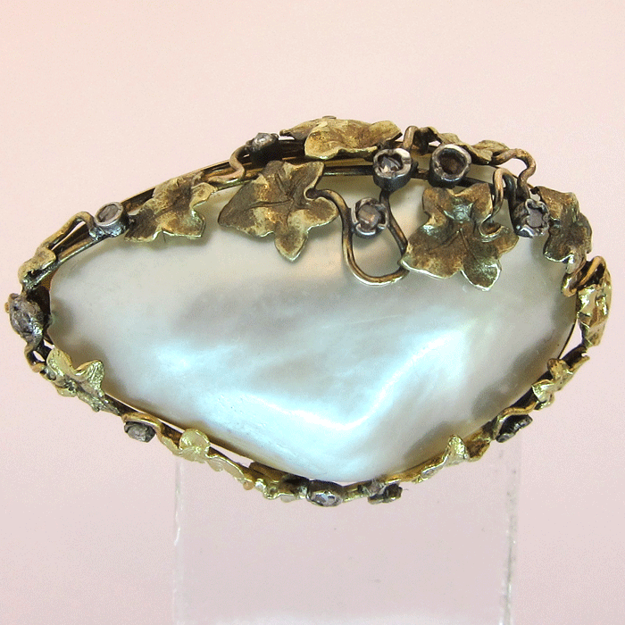 Broche perle ancienne 157